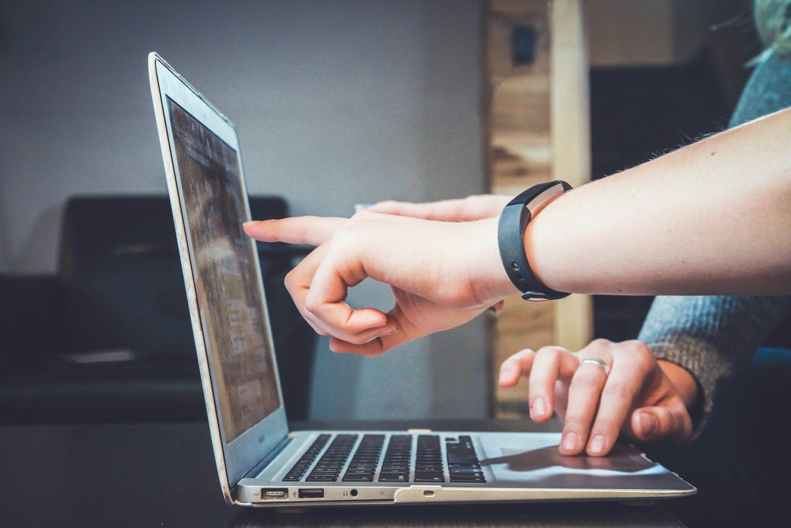 The Online Learning Advantage: Why Flexibility Matters
